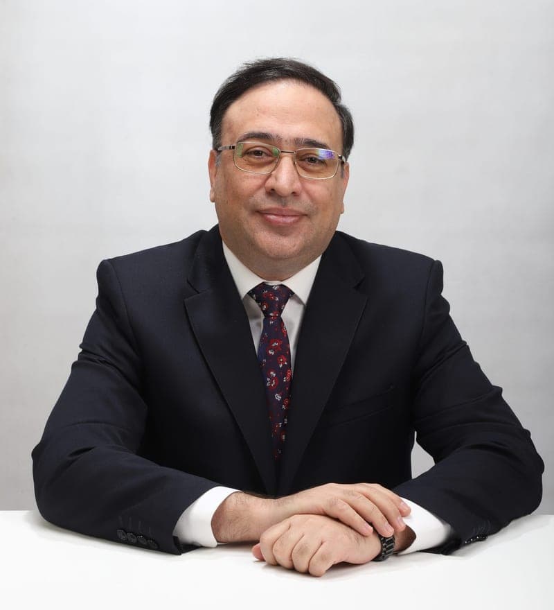 صاحب امتیاز — دکتر مهدی برزویی