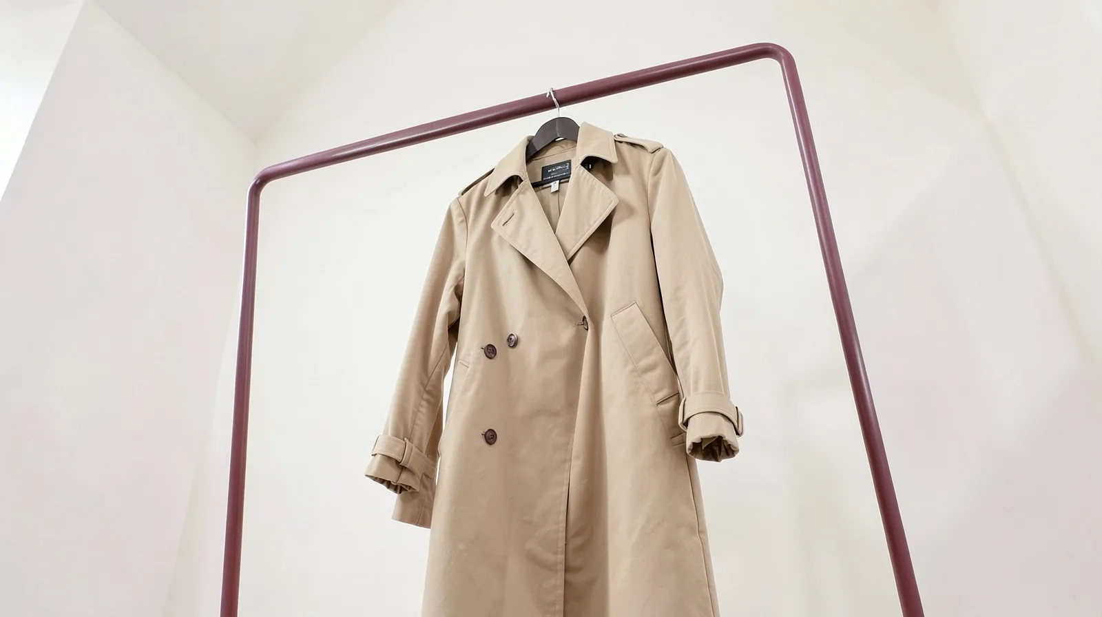تصویر شاخص خبر: کمپین ۱۷۰ پرتره‌ای Burberry؛ بازگشت به اصالت بارانی‌های کلاسیک در مسیر احیای مالی