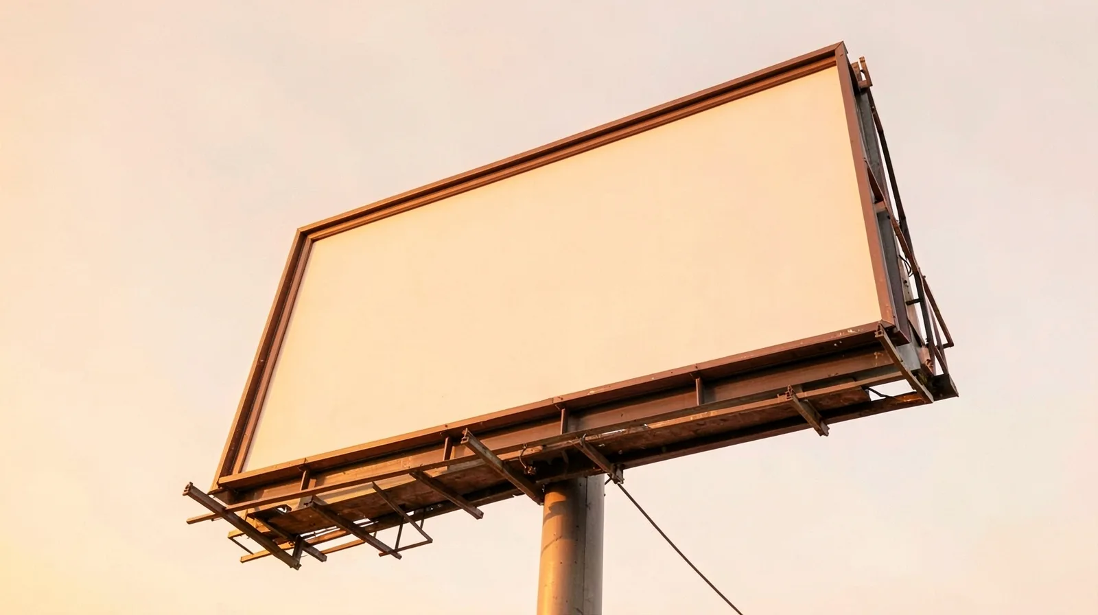 تصویر شاخص خبر: فعال‌سازی پیش‌فرض تغییرات خودکار آگهی‌ها در ChatGPT Ads توسط OpenAI