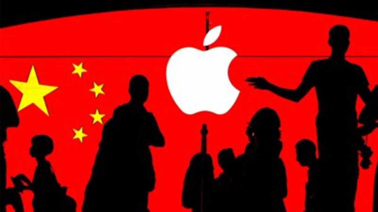 apple_logo_chinese_flag_people_in_black