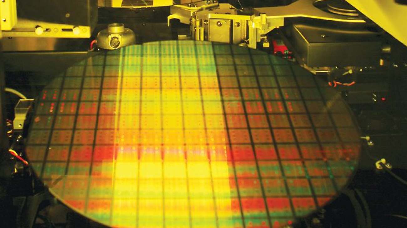 chip-wafer-golden-in-production-line-circle