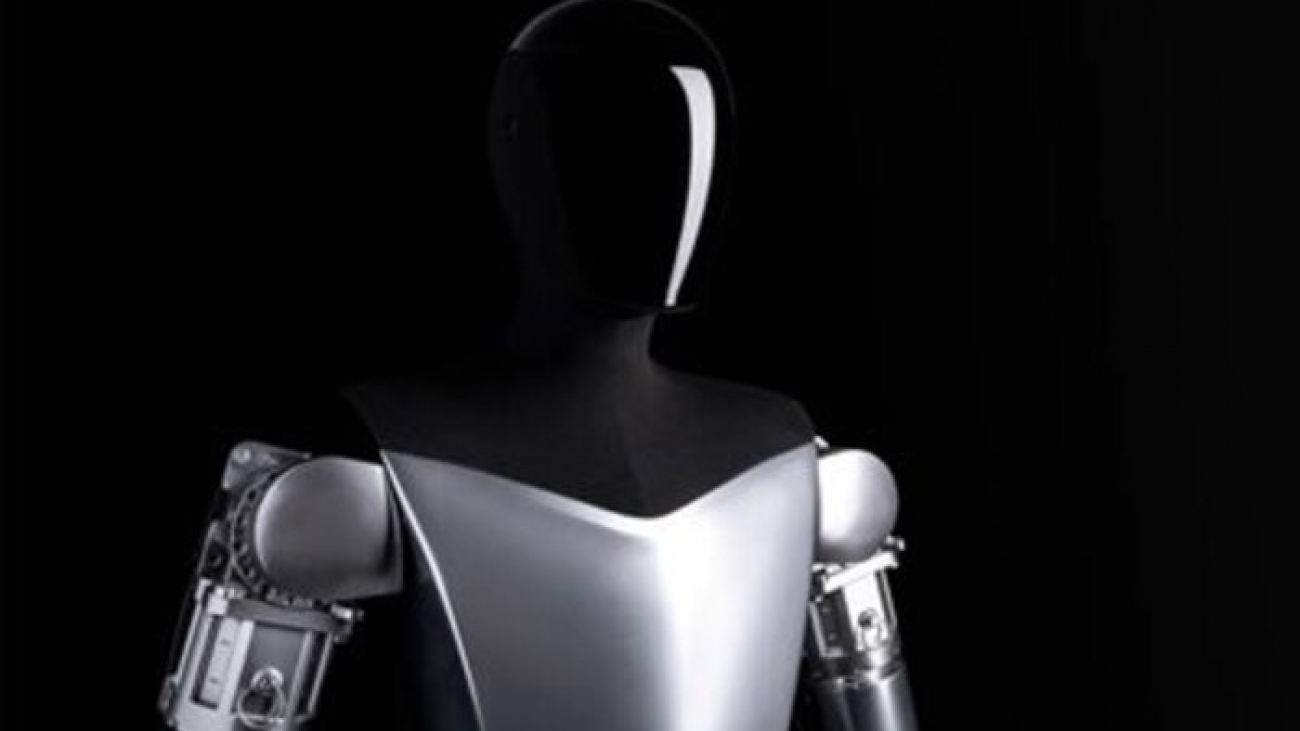 tesla-optimus-bot-prototype-upper-half-closeup (1)
